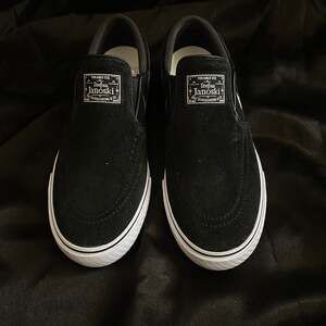 Mens 5.5 Nike SB Janoski+ Slip Skate Shoes Black White Suede